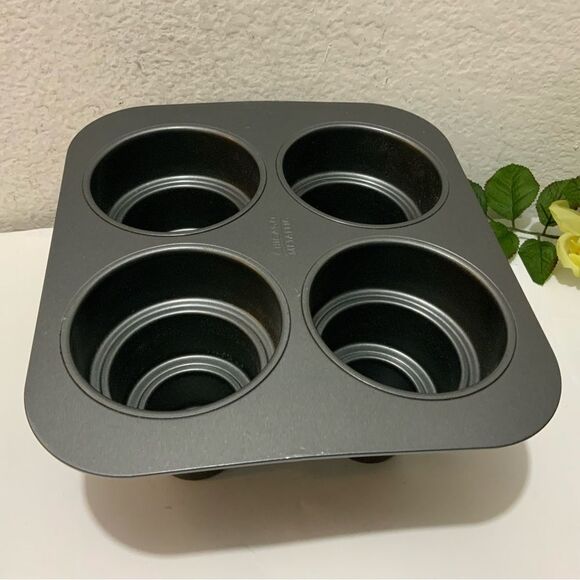 Chicago Metallic Multi Tier Cake Pan 4 Cavity 10.6 x 9.60 x 4.5 Inch - Picture 3 of 8